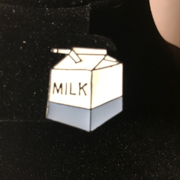 Fun Milk Carton Colletible Enamel Lapel Pin - Picture 1 of 2